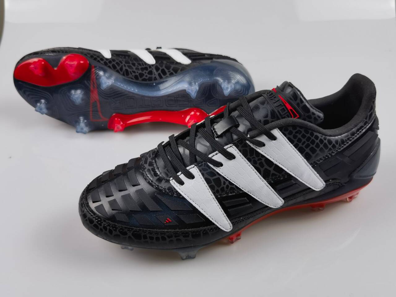 limited edition recreation of the OG Predator from 1994-Black