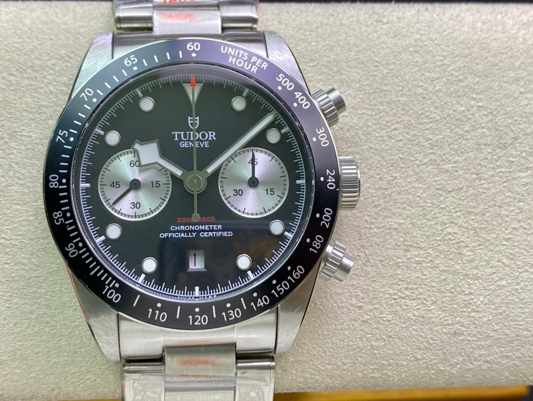 Tudor Timing M79363N, the new Qi Cheng Bi Wan Timing model retains the classic snowflake needle design of Di Tuo, with an exterior size of 41mm