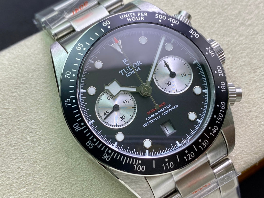 Tudor Timing M79363N, the new Qi Cheng Bi Wan Timing model retains the classic snowflake needle design of Di Tuo, with an exterior size of 41mm